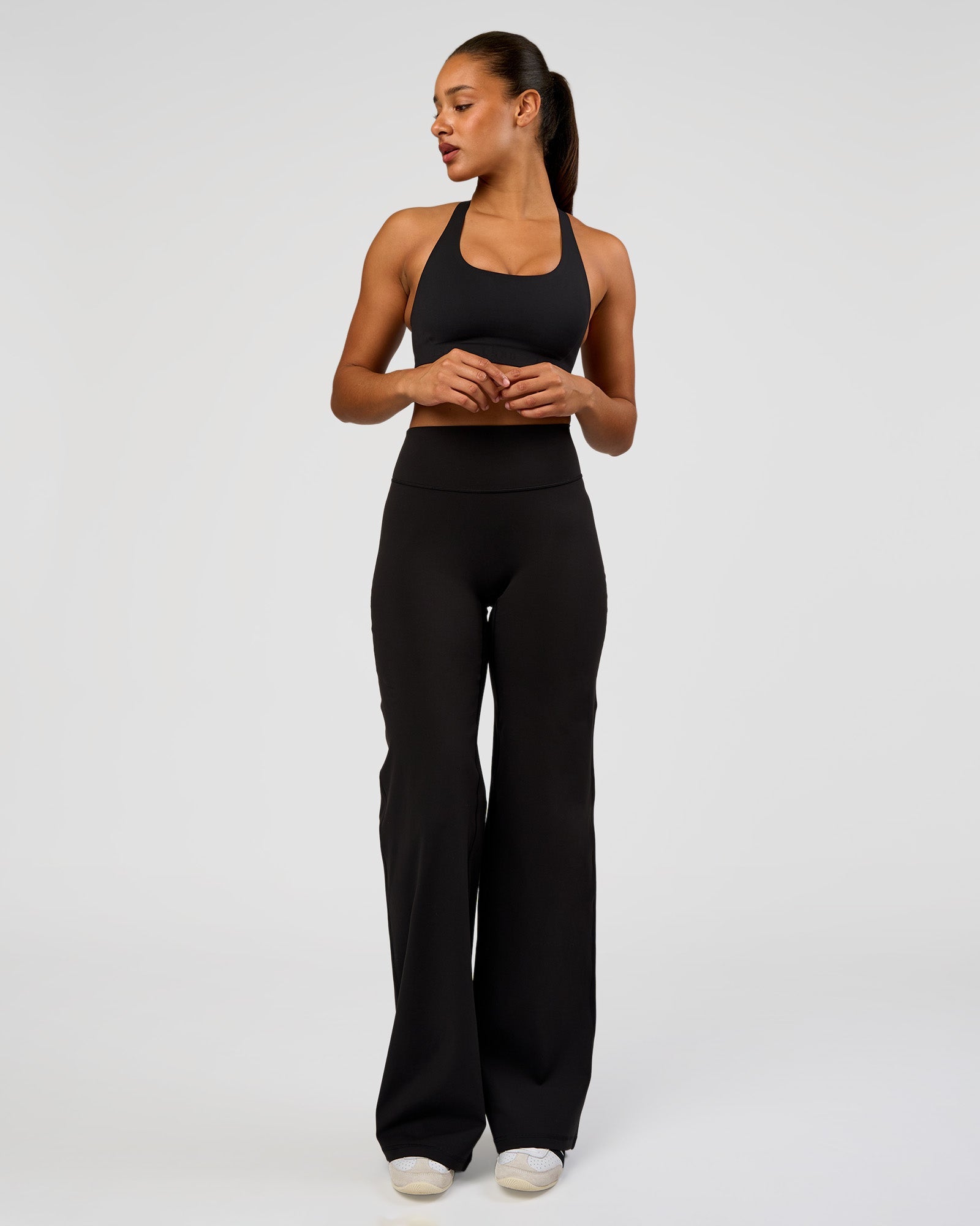 Flow Bonded Scoop Neck Sports Bra - Black