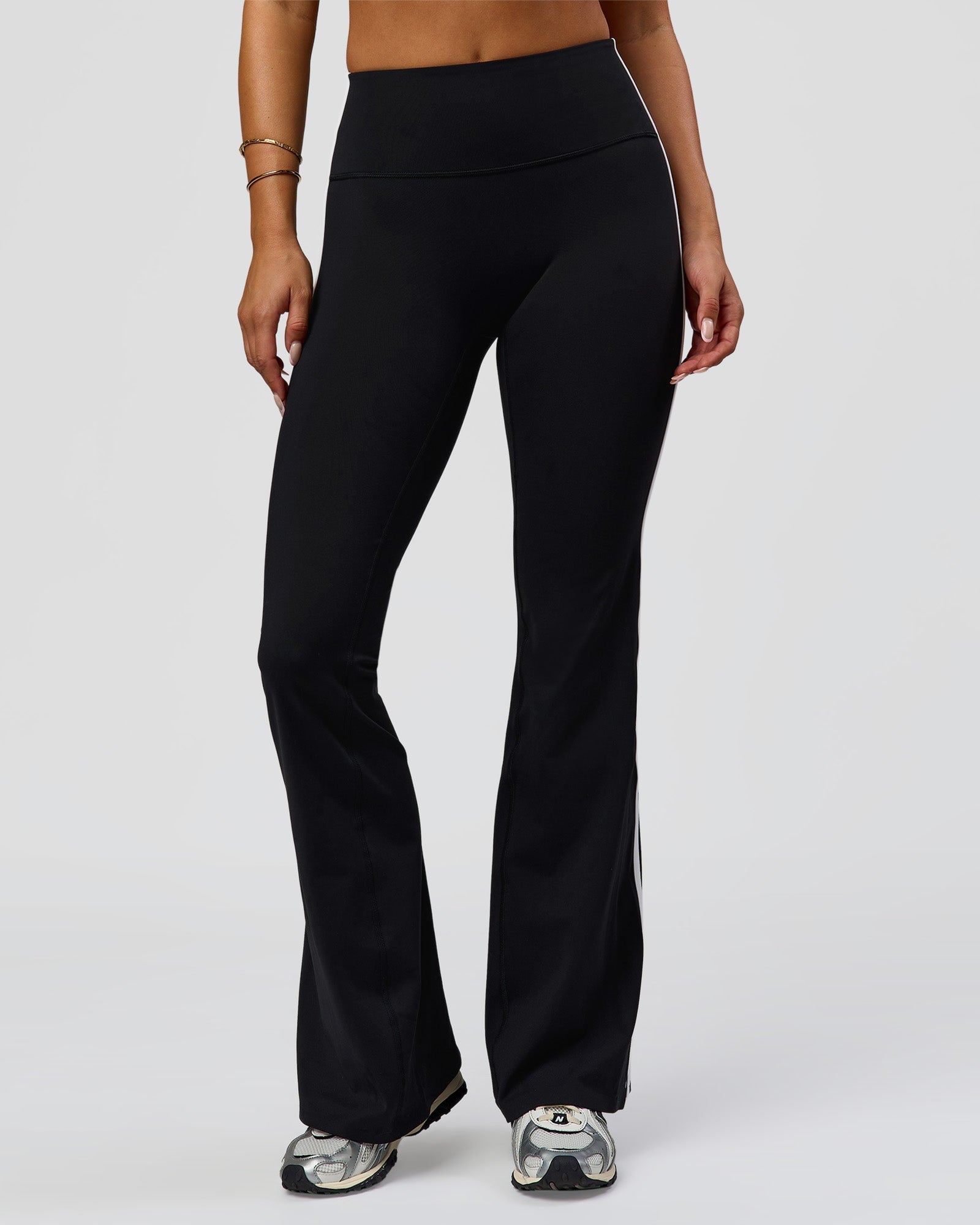 Fusion V-Contour Bind High-Rise Flared Legging - Black-white