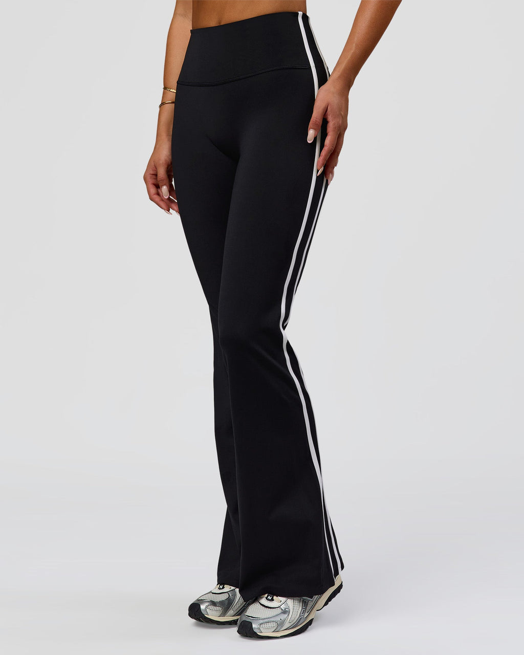 Fusion V-Contour Bind High-Rise Flared Legging - Black-white