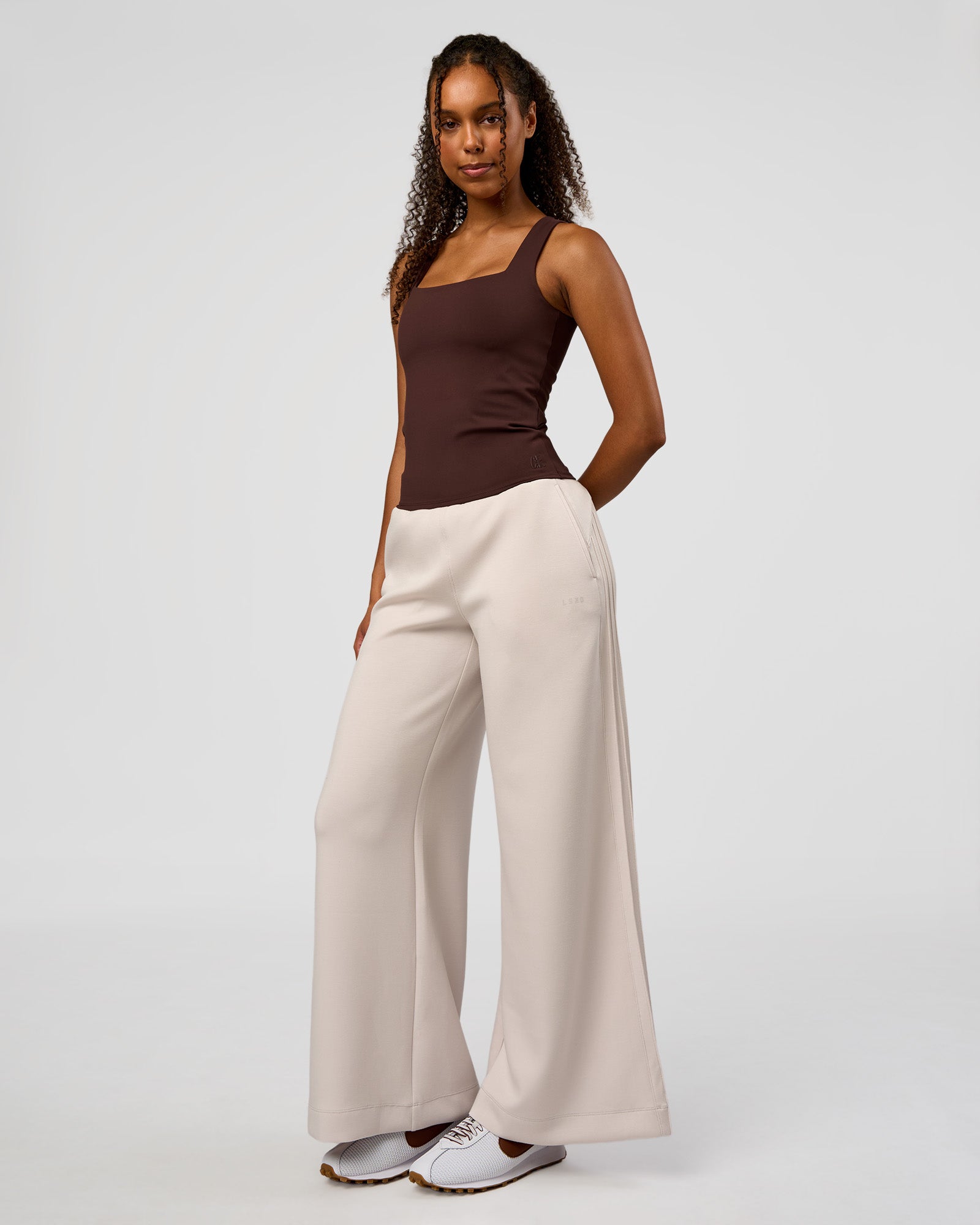 CF Train Hard Shelf Bra Tank - Hot Chocolate